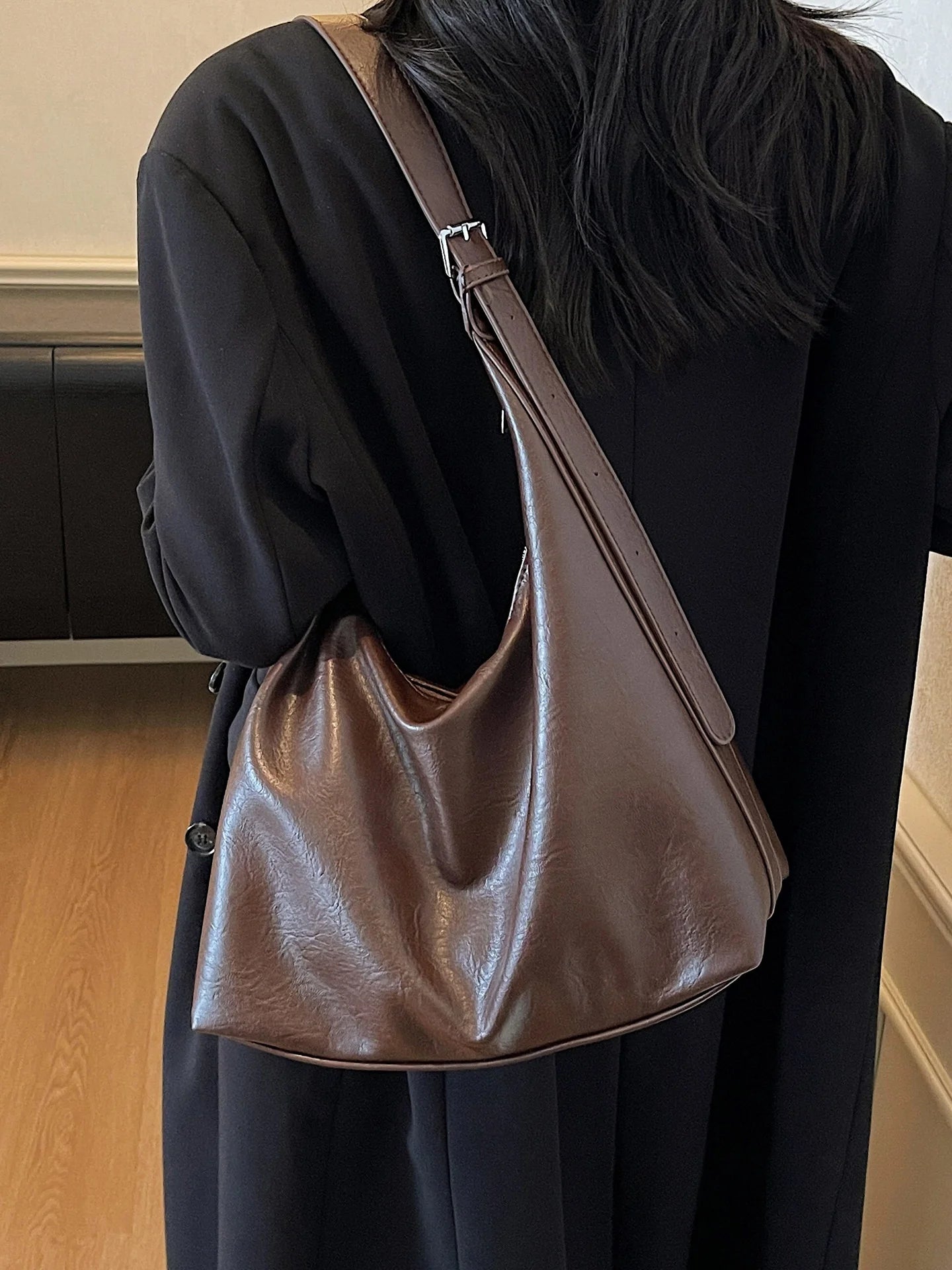 Fall New Large Capaci Pure Color Soft Leather Tote Bag Women's Versatile Single oulder Underarm Bag for Commuting And o... Your Shop Mania